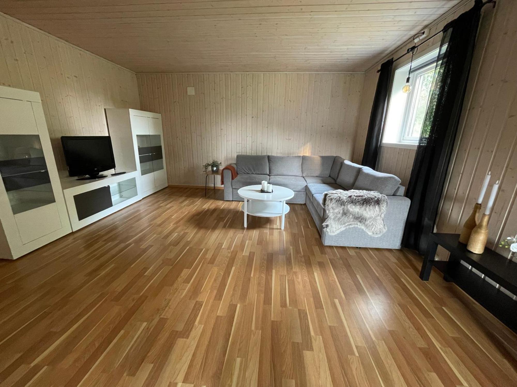 Sentral Og Romslig Leilighet Naert Senja 핀스네스 외부 사진